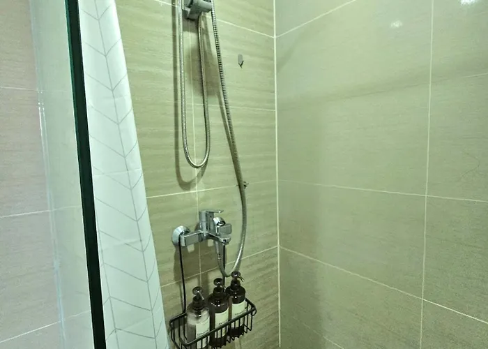 Japandi Zen 1br Greenbelt Hamilton Apartahotel Manila